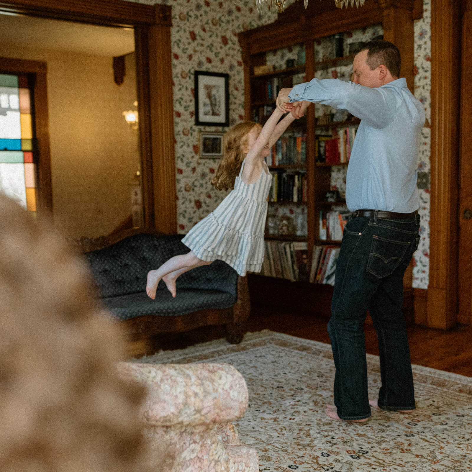 a busy mom's guide to in-home family photos